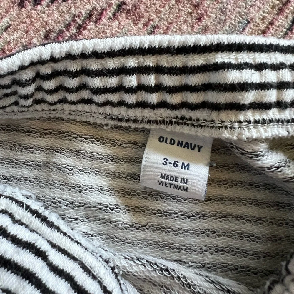 Old Navy Black and White Shorts Elastic Waistband